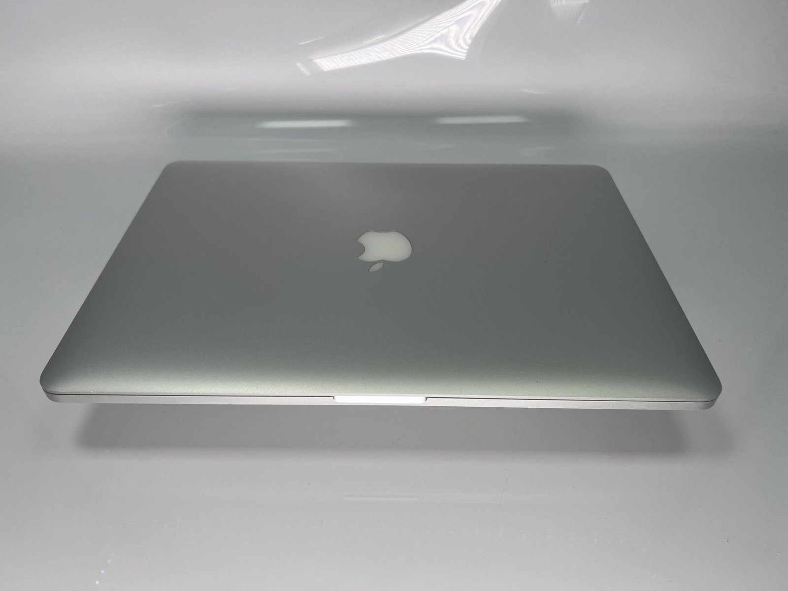 ⁦2014 MacBook Pro 15-inch i7 2.5GHz 16GB RAM 512GB SSD Silver⁩ - الصورة ⁦4⁩